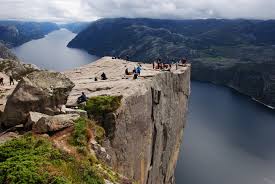 falaise-Preikestolen